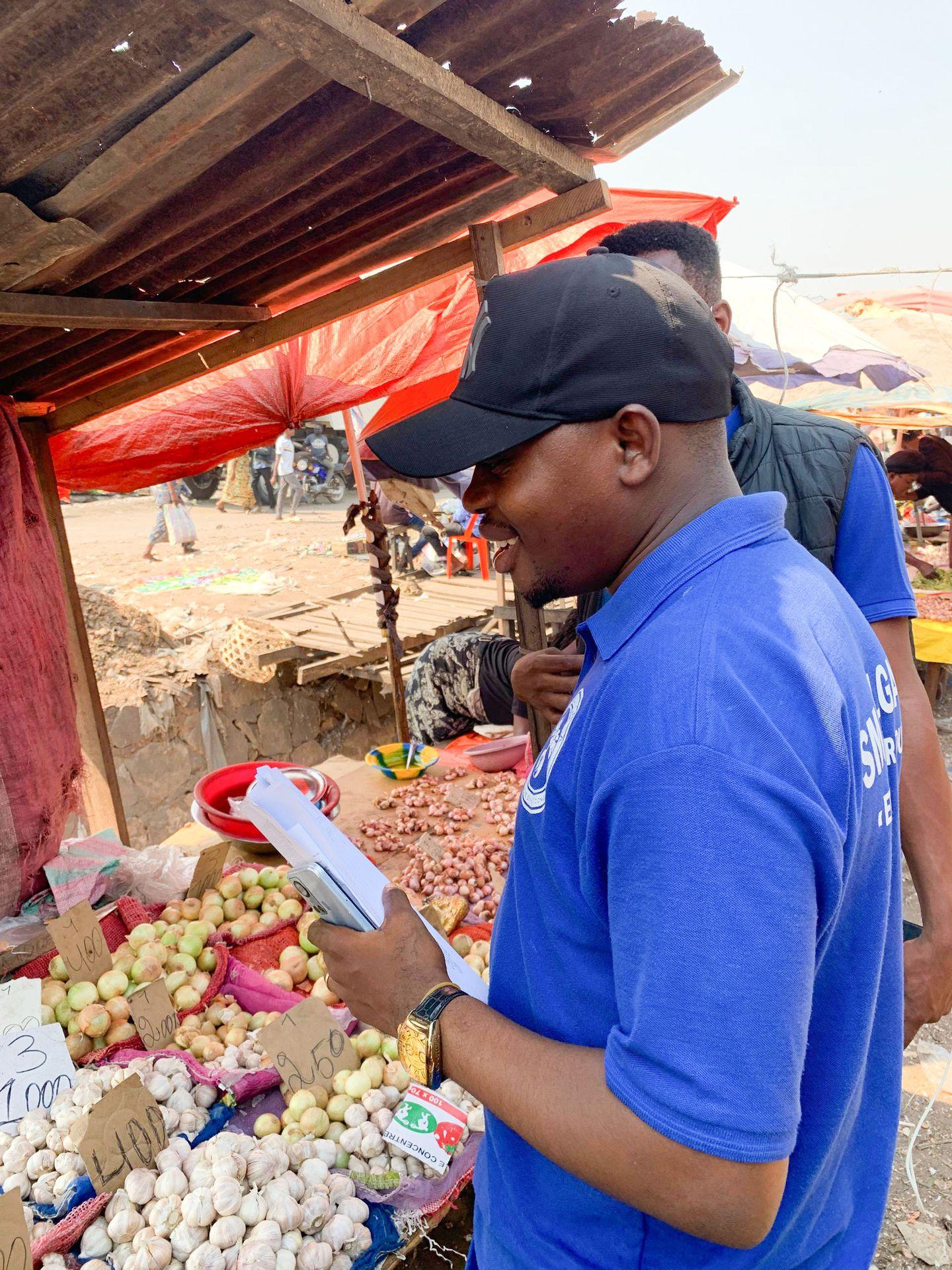 Sensibilisation sur terrain, agents commerciaux de Mbujimayi