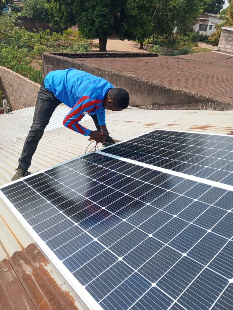 Installation des panneaux solaires