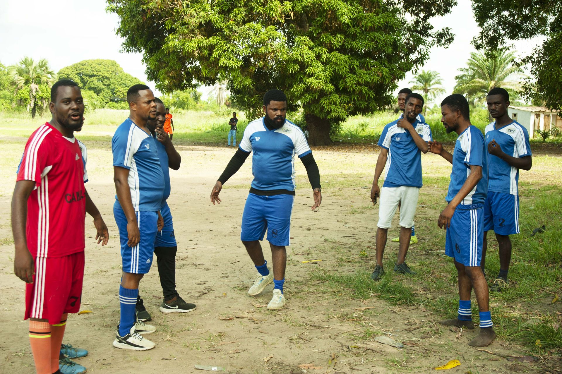 Nos équipes de Muanda sur le terrain de foot